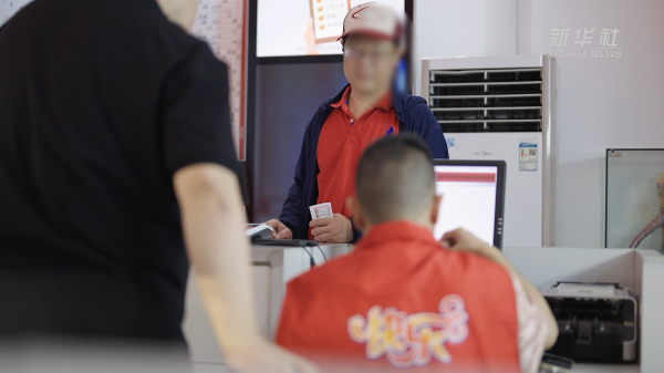 宇轩配资 微纪录片｜“星青年”解锁新身份